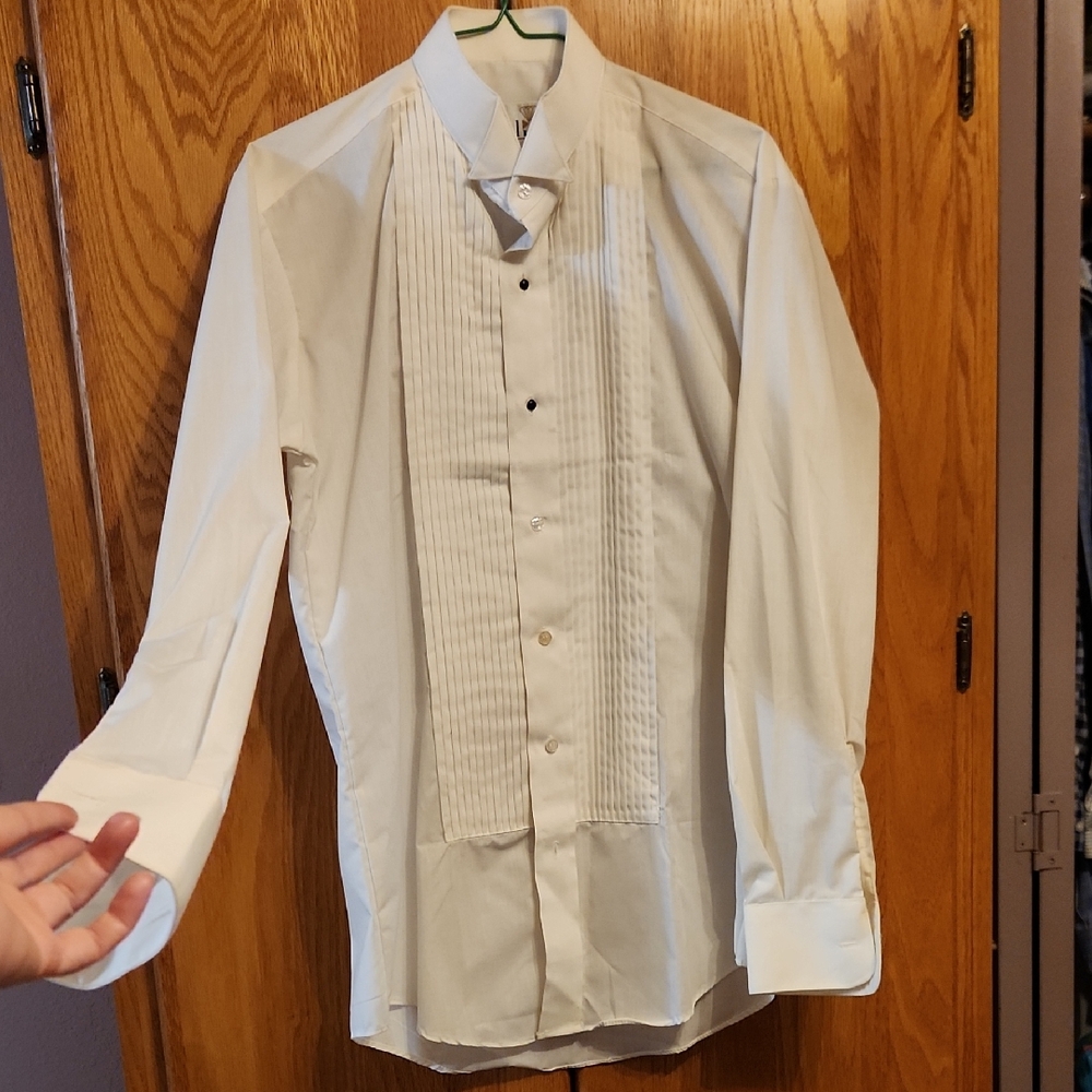 Tuxedo Shirt With Studs And Black Cummerbund